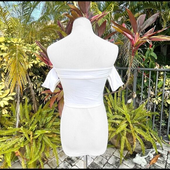 H:ours Cuffed Off-The-Shoulder Crop Top - Picture 4 of 6